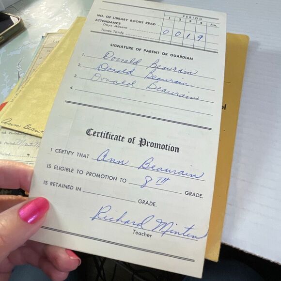 Vintage Ephemera Report cards from 1940’s and 8 years after. - Picture 9 of 10